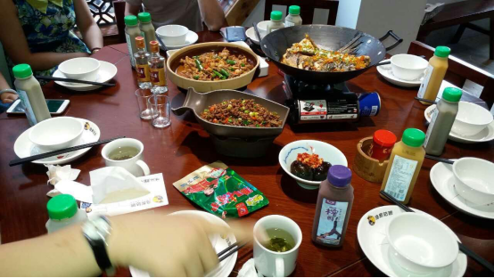 一榨鮮餐飲飲料市場(chǎng)